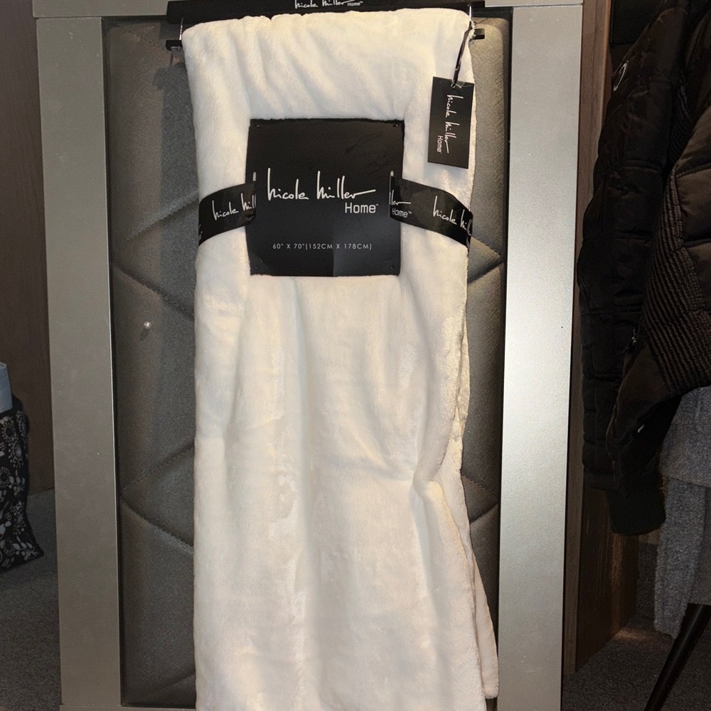 Nicole Miller Soft White Faux Fur Blanket